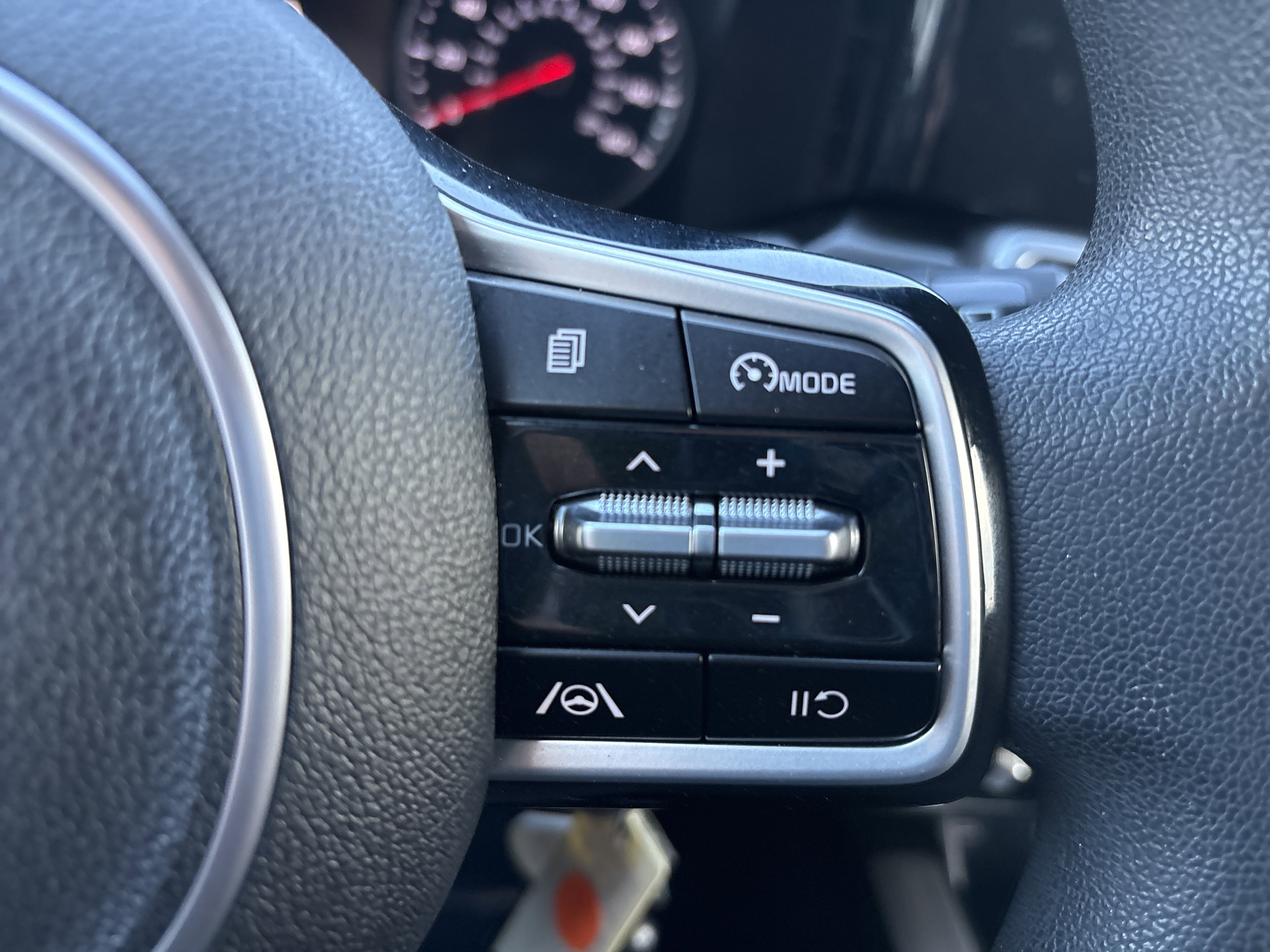 Used 2022 Kia Sorento LX image 30