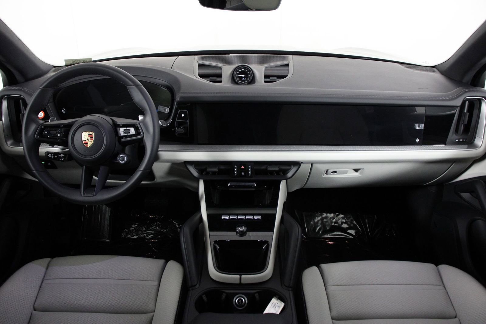 Certified 2025 Porsche Cayenne E-Hybrid image 11