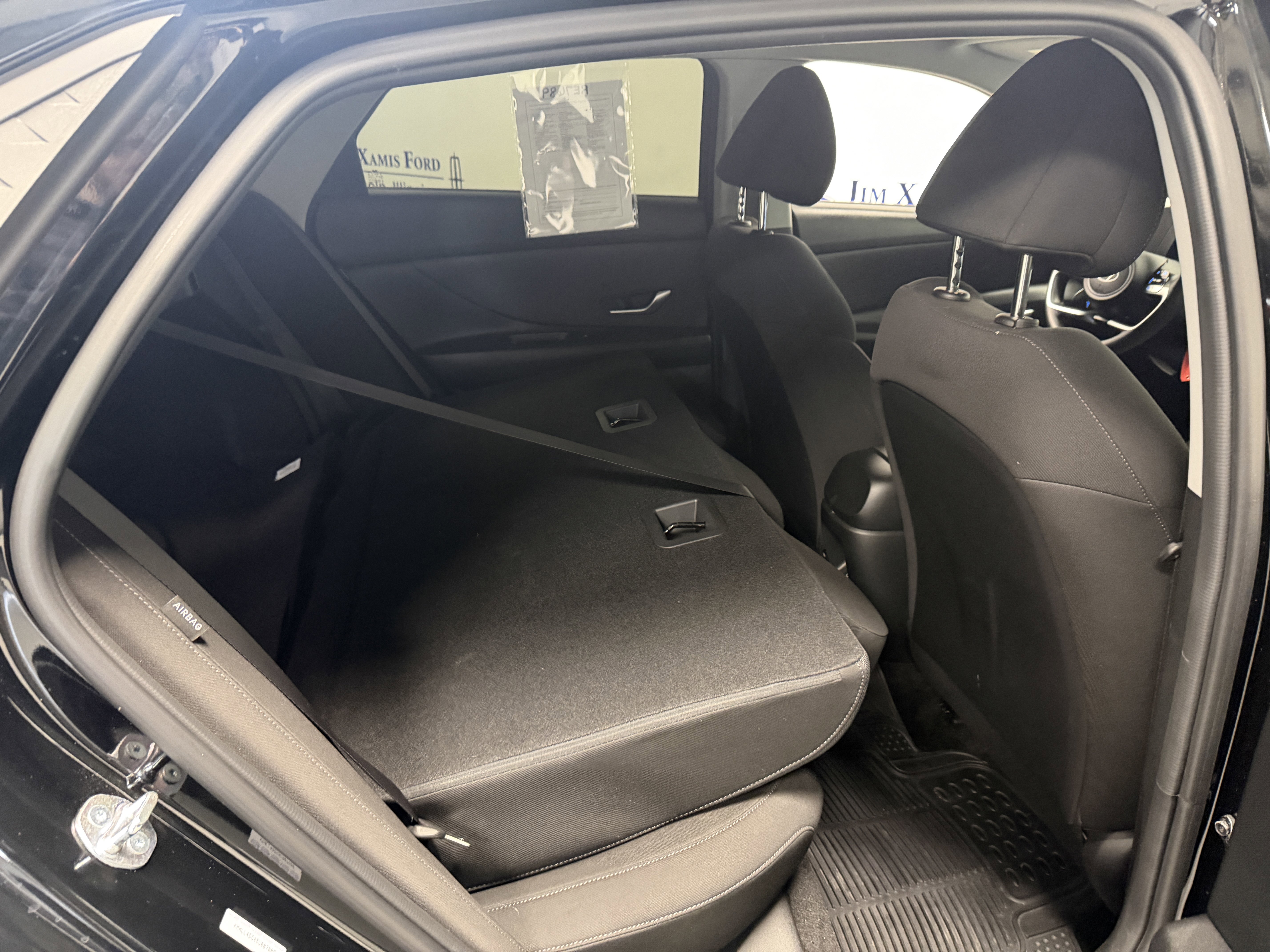 Used 2025 Hyundai Elantra SE FWD image 23