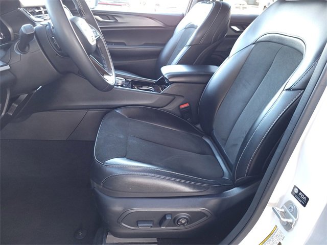 Certified 2023 Jeep Grand Cherokee Altitude image 16