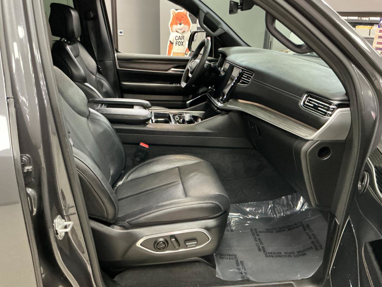 Used 2024 Jeep Wagoneer L Series II w/ Flexible Seating Group AWD/4WD image 33