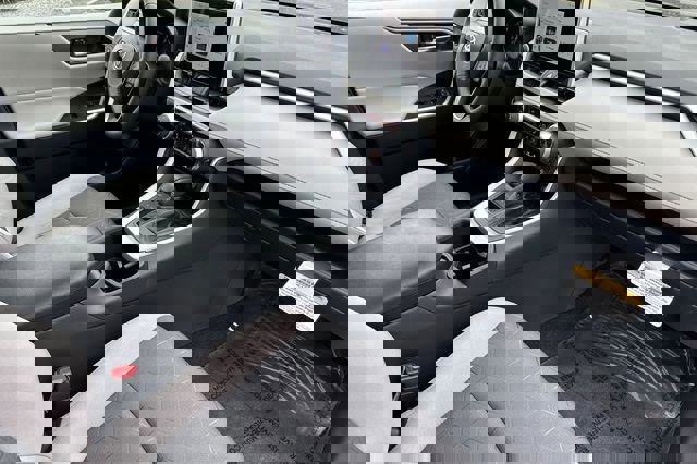 Certified 2025 Toyota RAV4 XLE w/ Convenience Package image 20