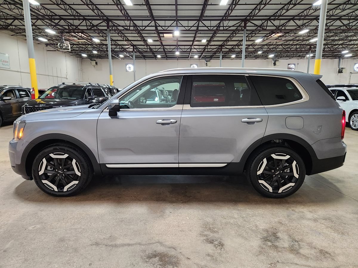 Used 2025 Kia Telluride S FWD image 7