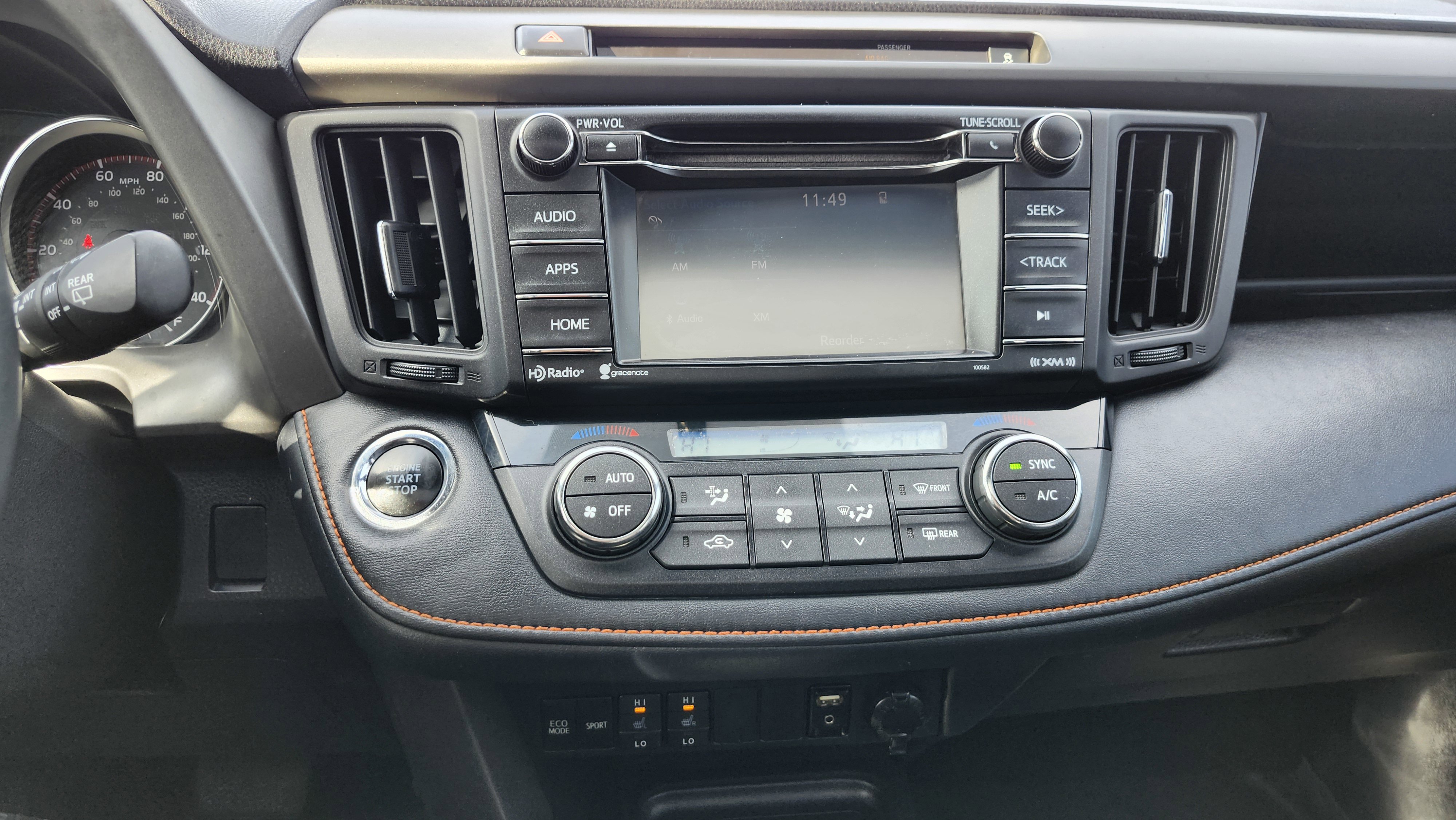 Used 2016 Toyota RAV4 SE image 28