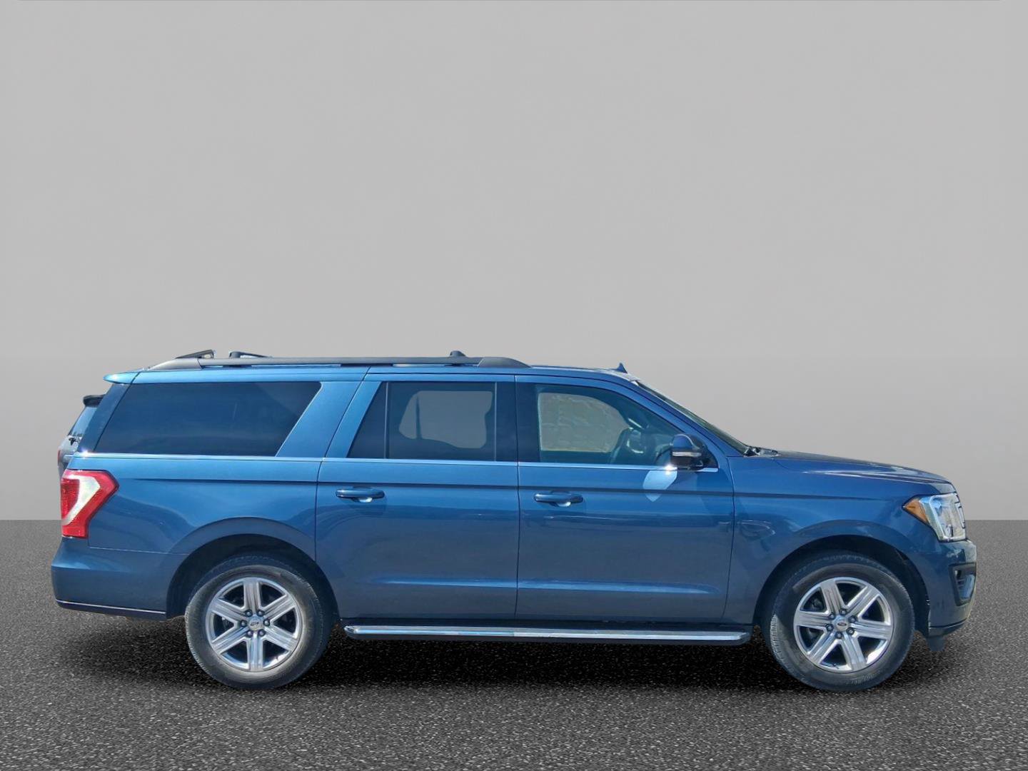 Used 2018 Ford Expedition Max XLT w/ Equipment Group 202A RWD image 3