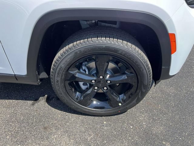 New 2026 Jeep Grand Cherokee Limited w/ Limited Altitude Package AWD/4WD image 11