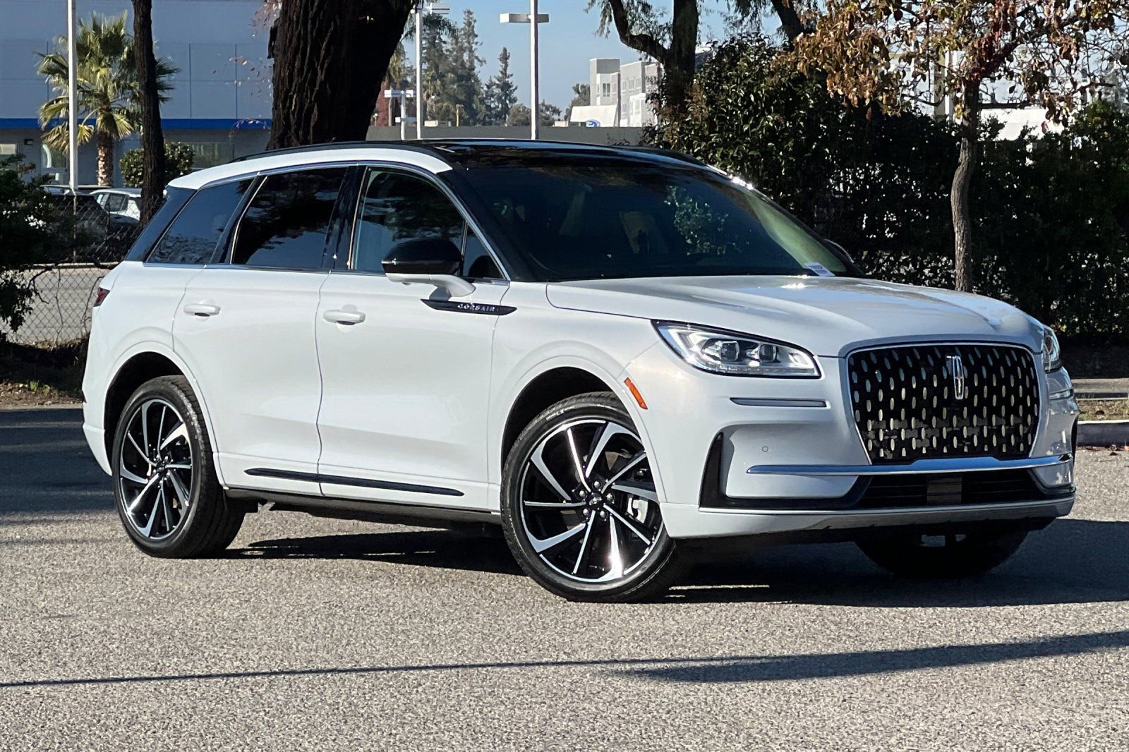 Certified 2025 Lincoln Corsair Grand Touring w/ Equipment Group 301A image 2