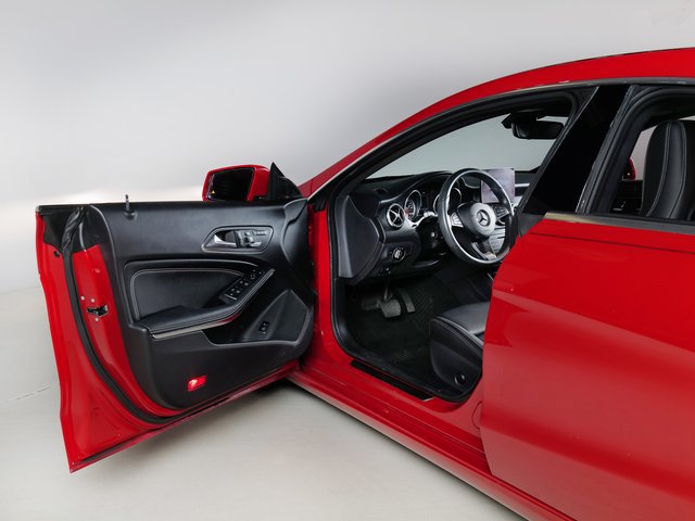Used 2019 Mercedes-Benz CLA 250 4MATIC image 25