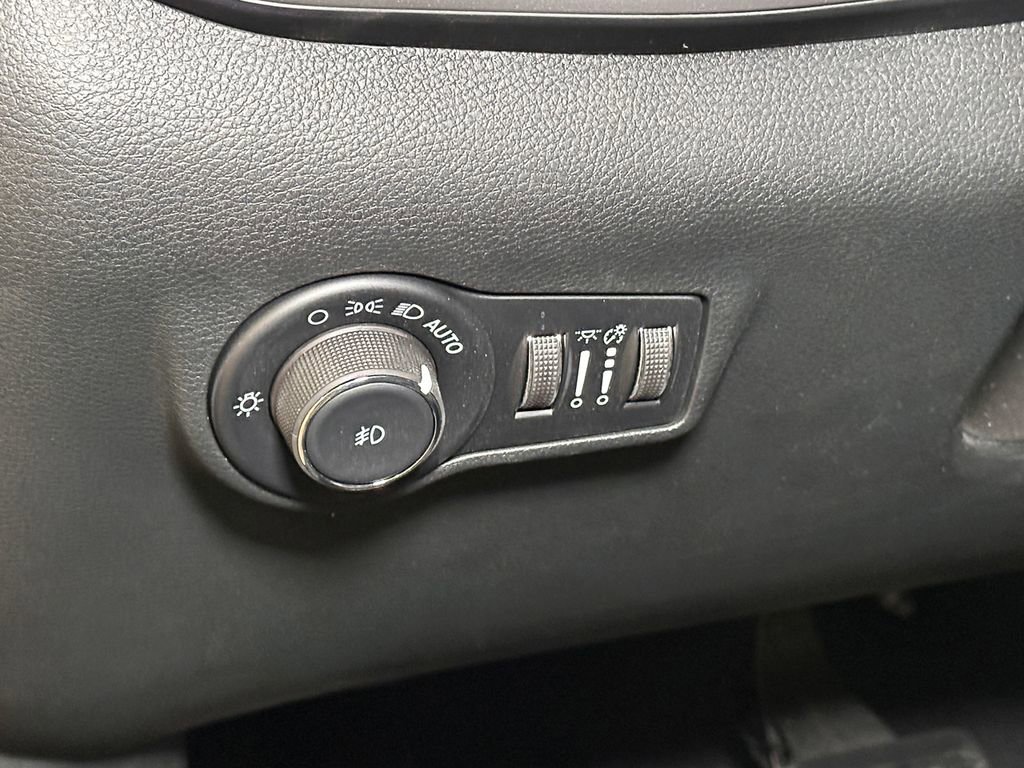 New 2026 Jeep Compass Limited image 18