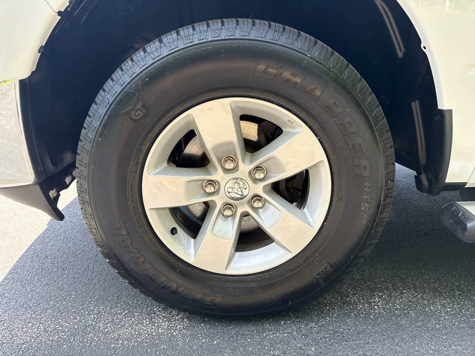 Used 2020 RAM 1500 Classic SLT AWD/4WD image 9