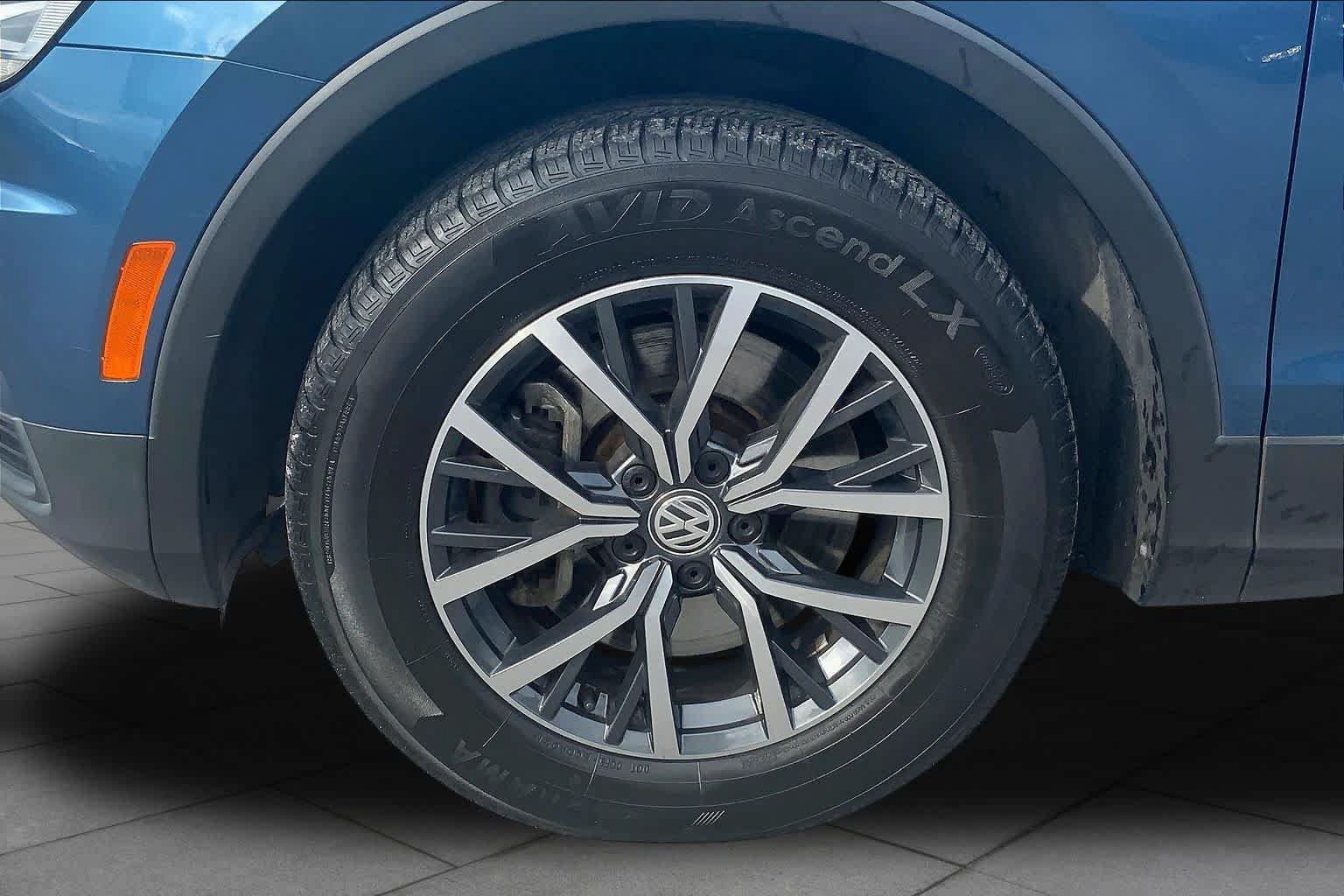 Used 2019 Volkswagen Tiguan SE w/ Panoramic Sunroof Package FWD image 11