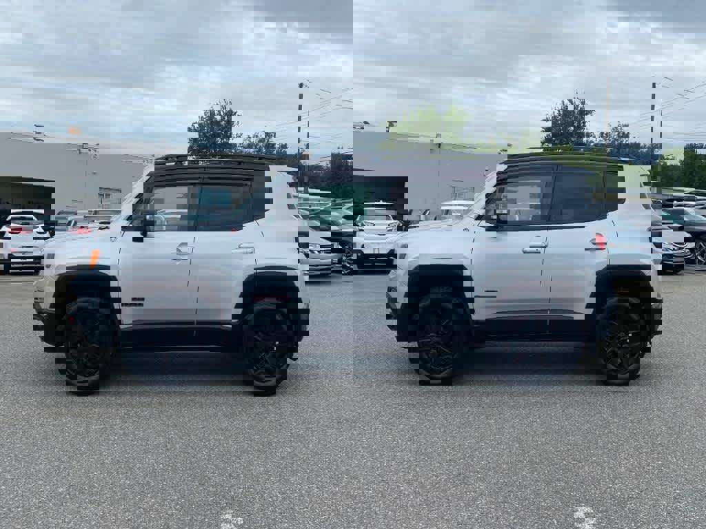 Used 2018 Jeep Renegade Trailhawk image 2