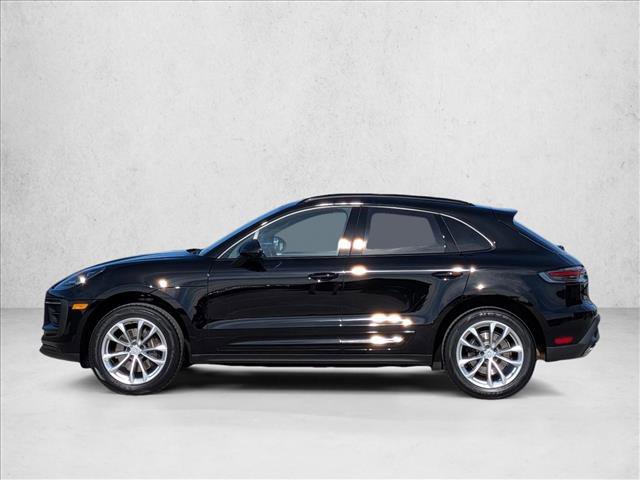 Certified 2024 Porsche Macan image 2