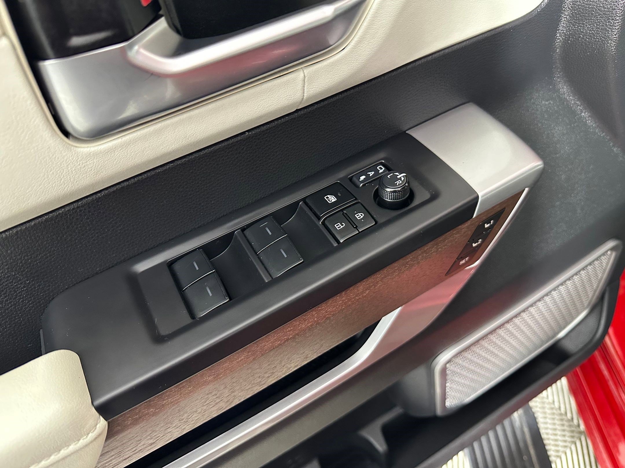 Used 2024 Toyota Sequoia Capstone image 11