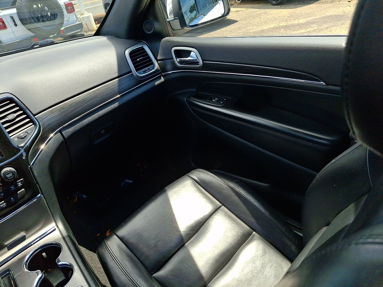 Used 2022 Jeep Grand Cherokee Limited AWD/4WD image 12