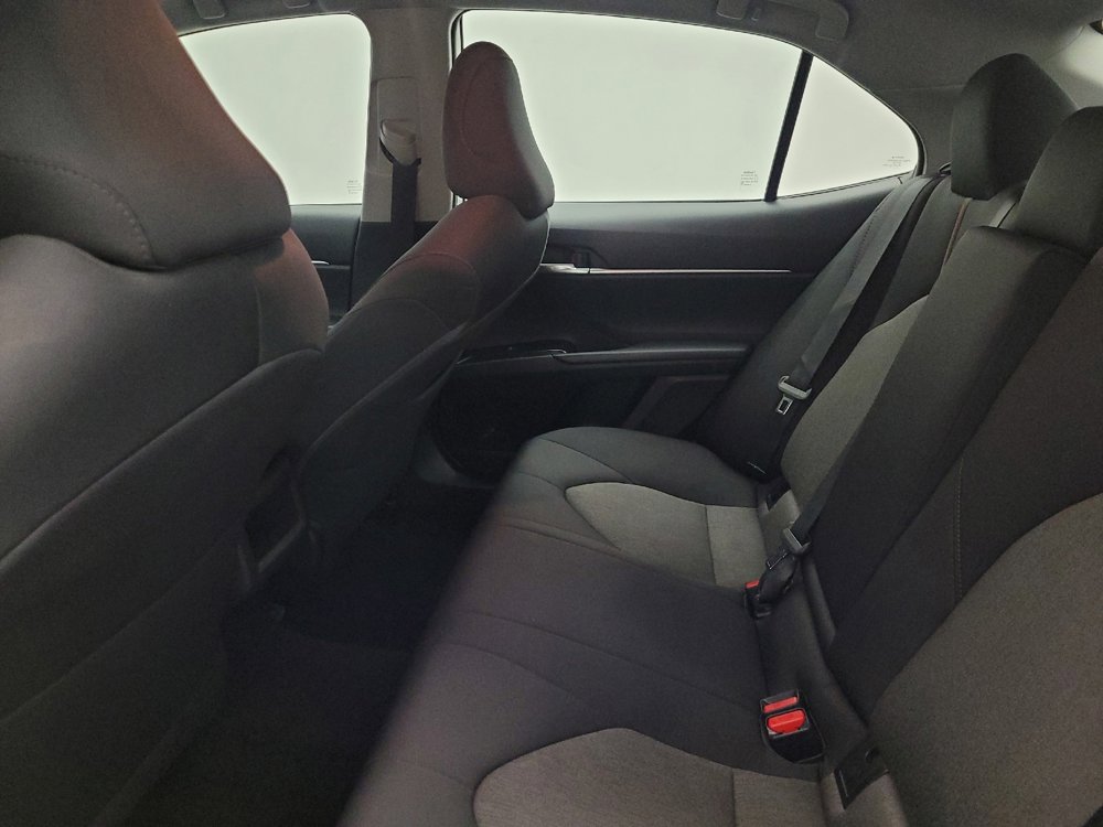 Used 2019 Toyota Camry LE image 18