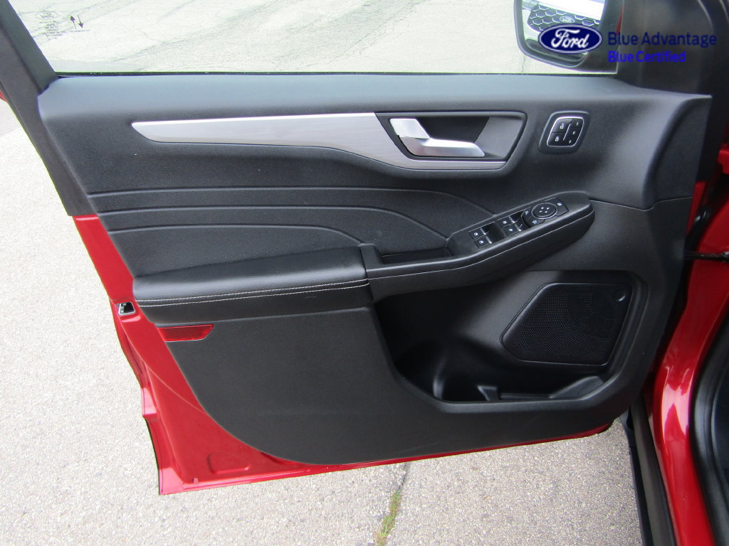 Used 2023 Ford Escape Platinum AWD/4WD image 16