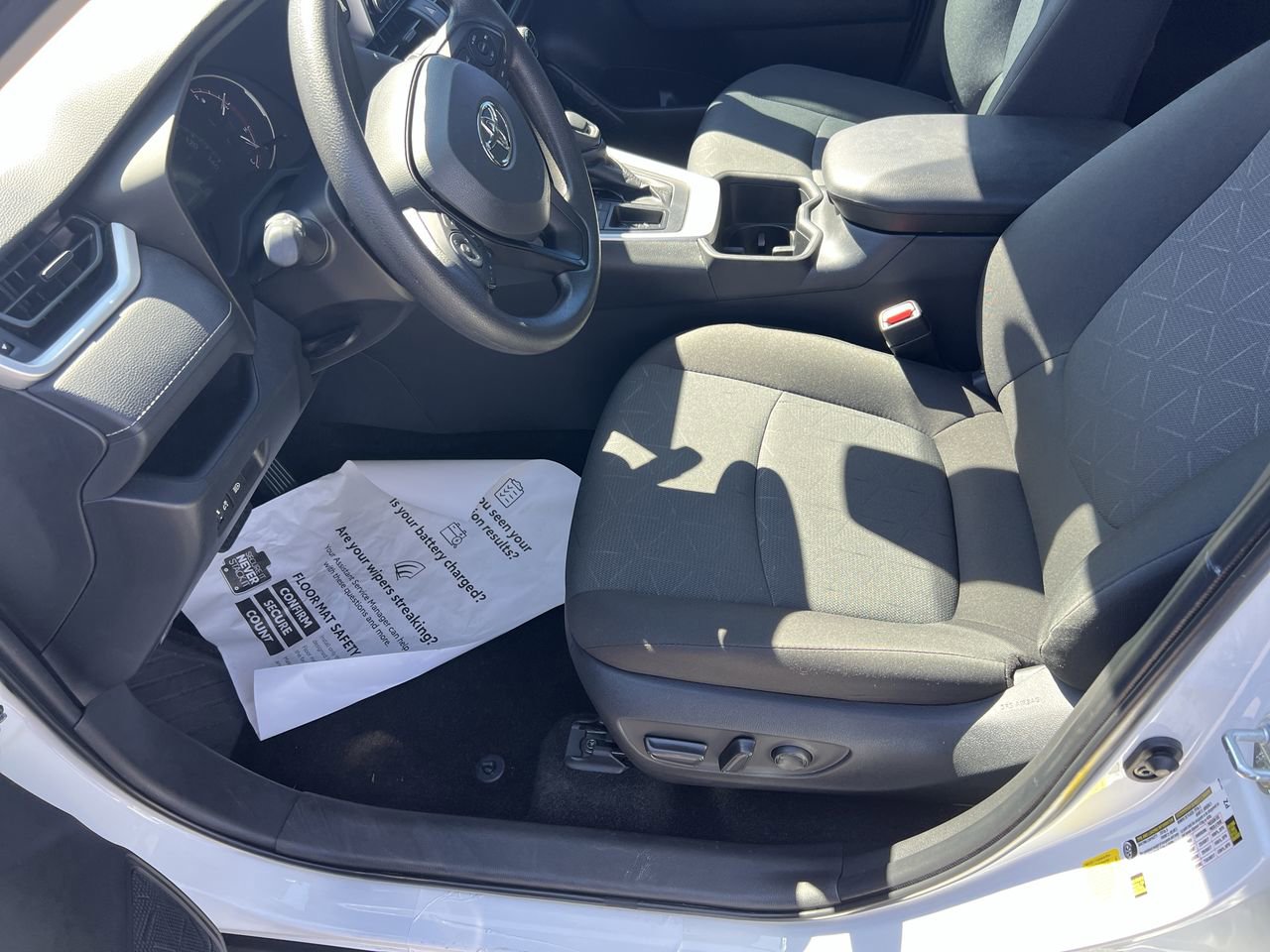 Used 2024 Toyota RAV4 XLE FWD image 16