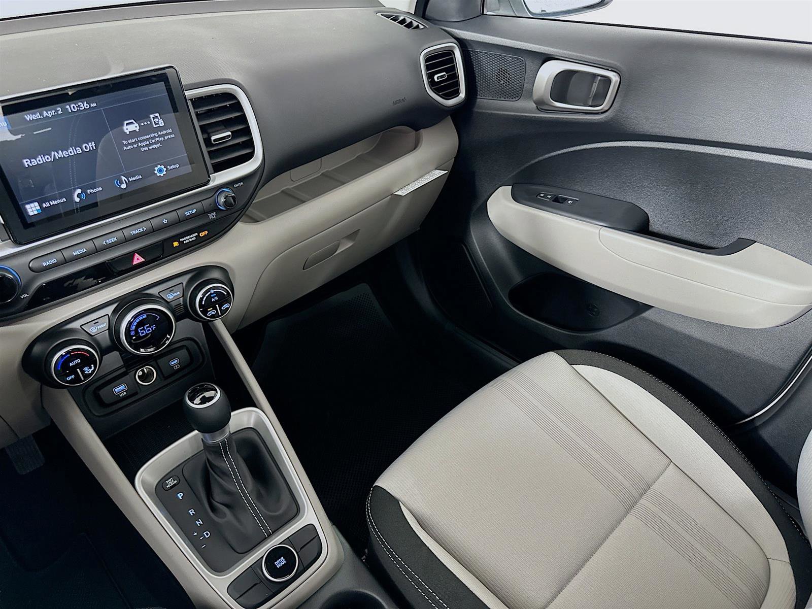 New 2025 Hyundai Venue SEL image 23