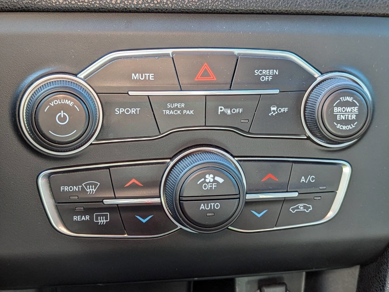 Used 2019 Dodge Charger SXT image 21