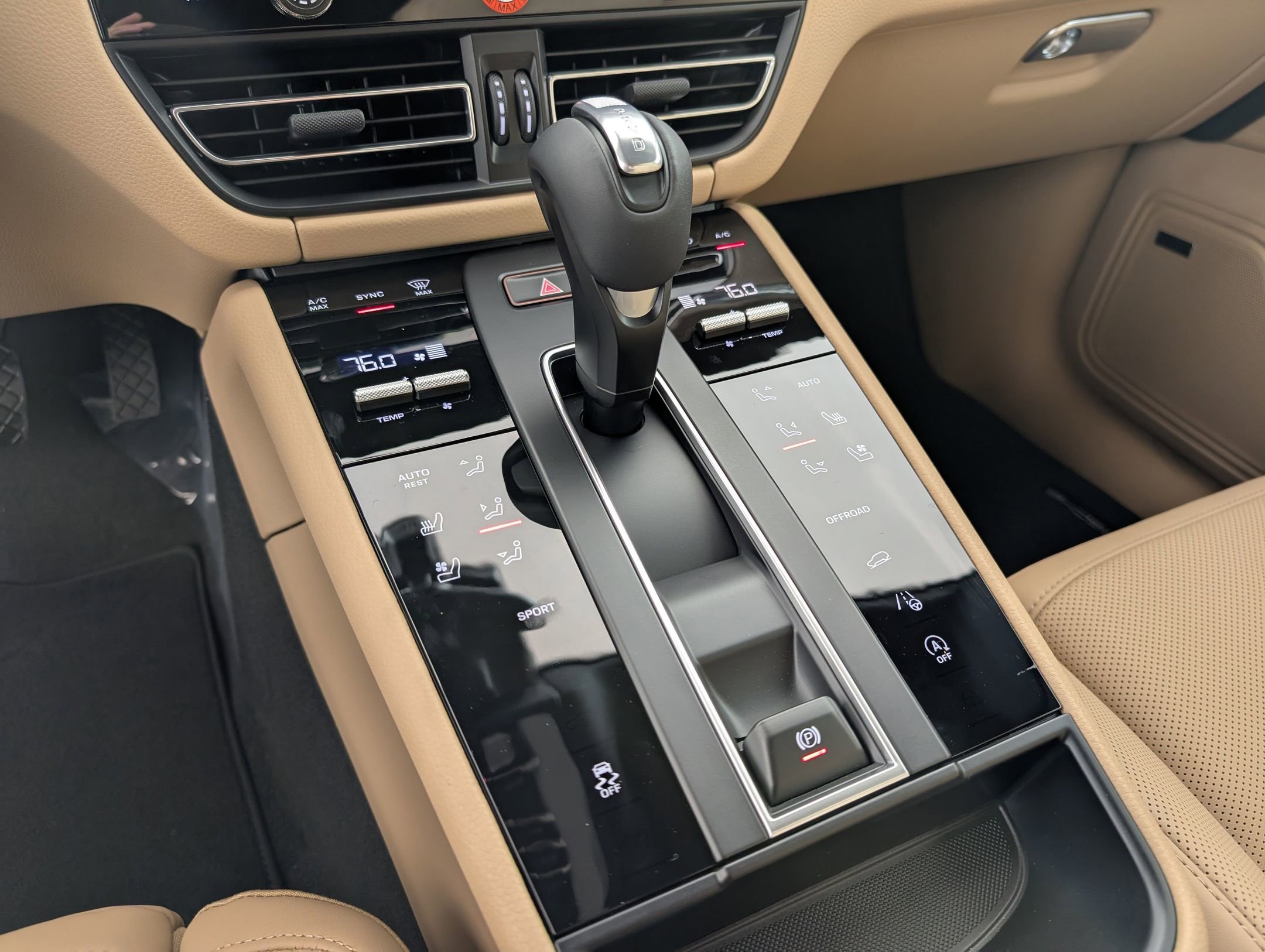 Certified 2025 Porsche Macan image 24