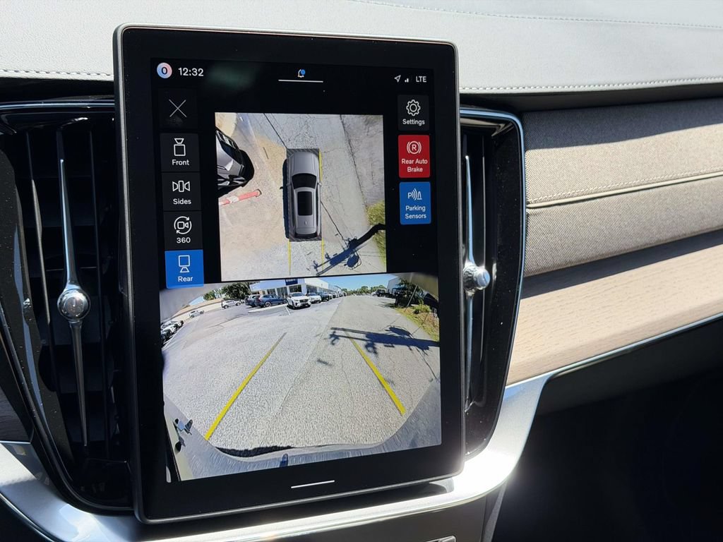 New 2026 Volvo XC90 B5 Plus w/ Protection Package Premier AWD/4WD image 4