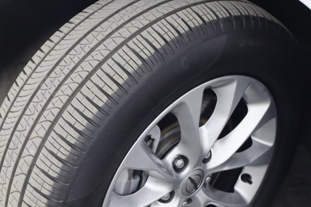 Used 2025 Chrysler Pacifica Select AWD/4WD image 37