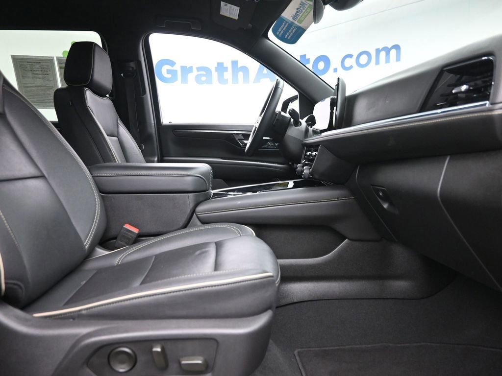 Used 2025 Chevrolet Tahoe Premier AWD/4WD image 7