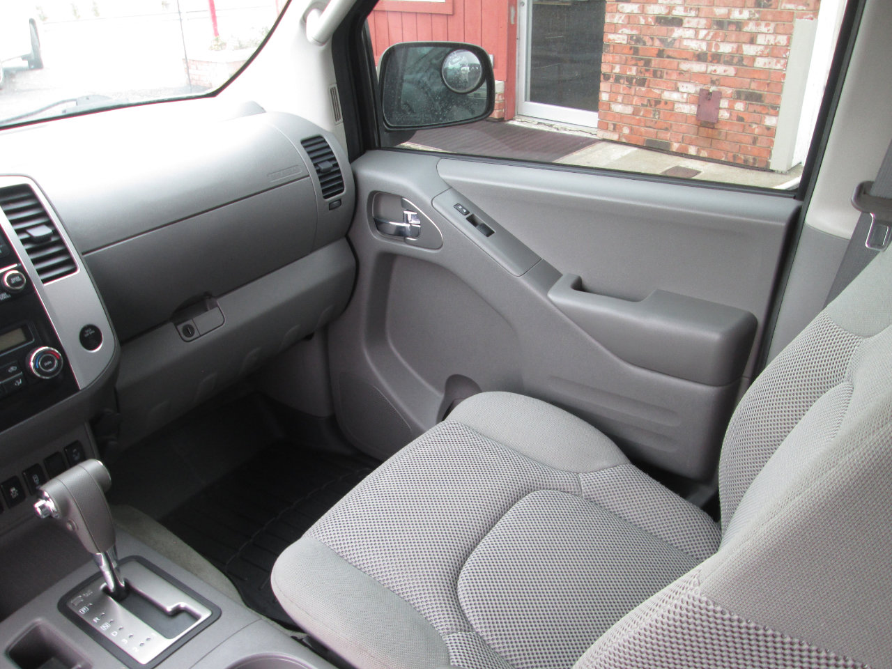 Used 2015 Nissan Frontier SV w/ SV Value Truck Package image 17