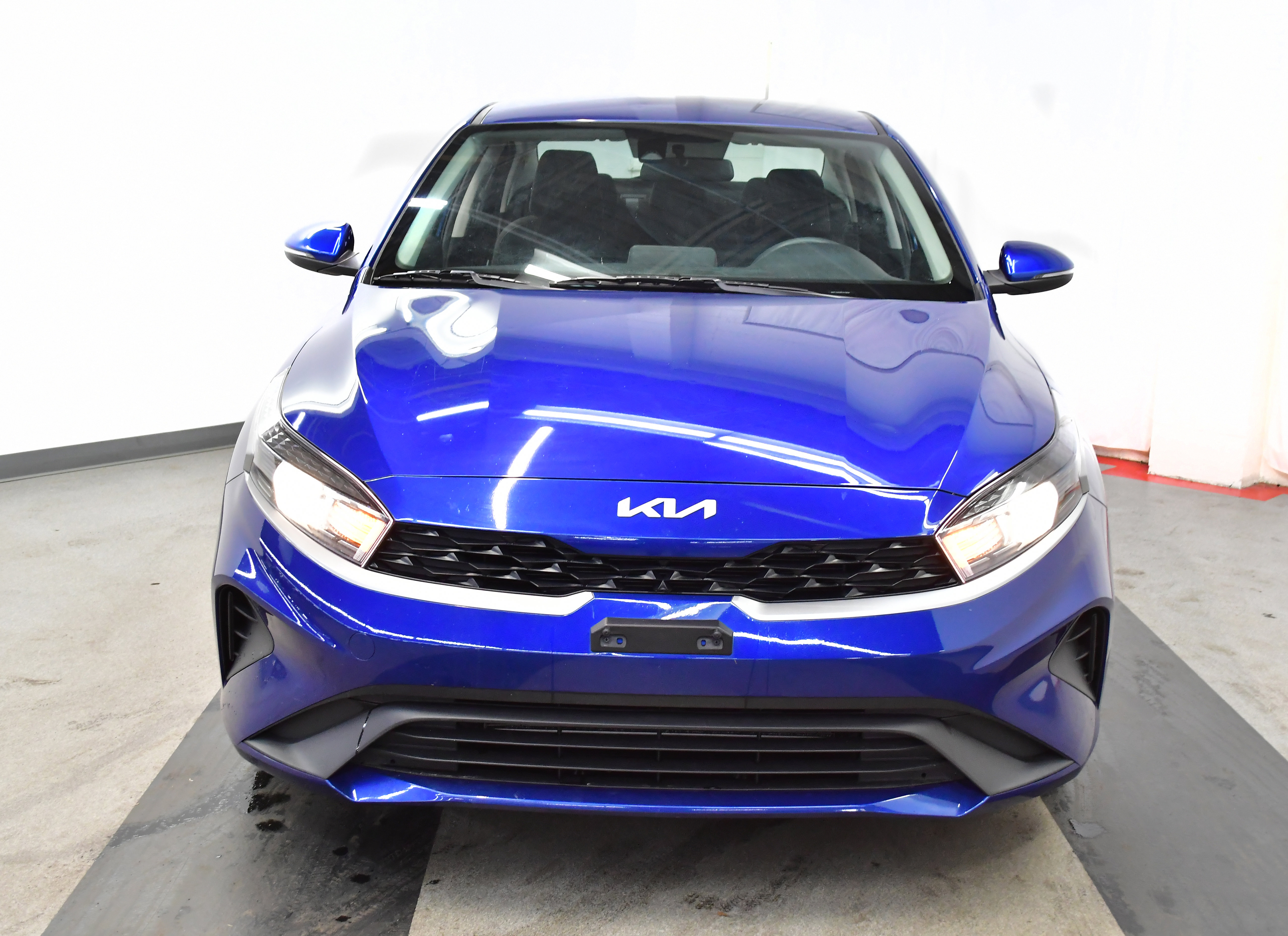 Used 2023 Kia Forte LXS w/ LXS Technology Package image 3