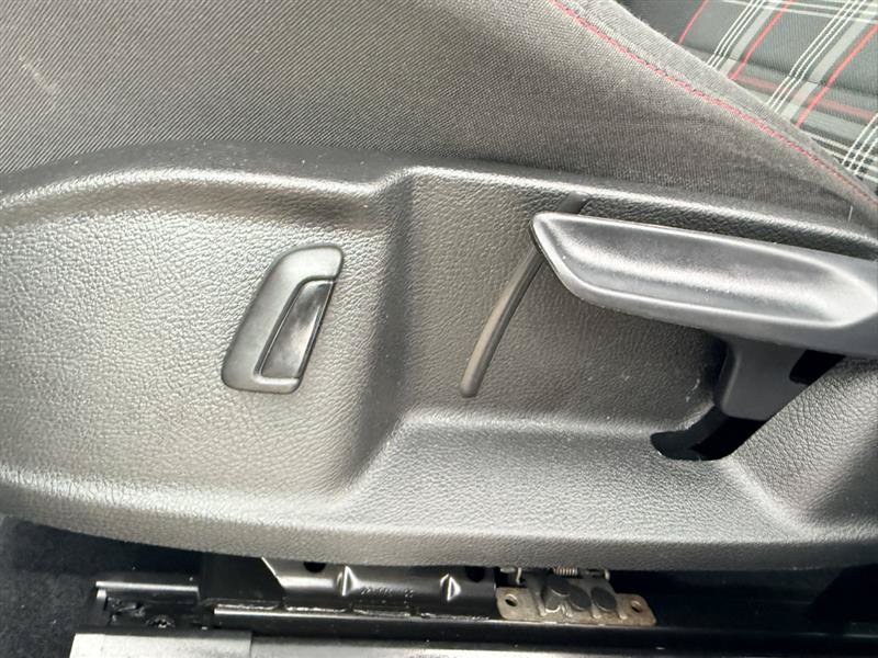 Used 2020 Volkswagen Golf 4-Door FWD image 26