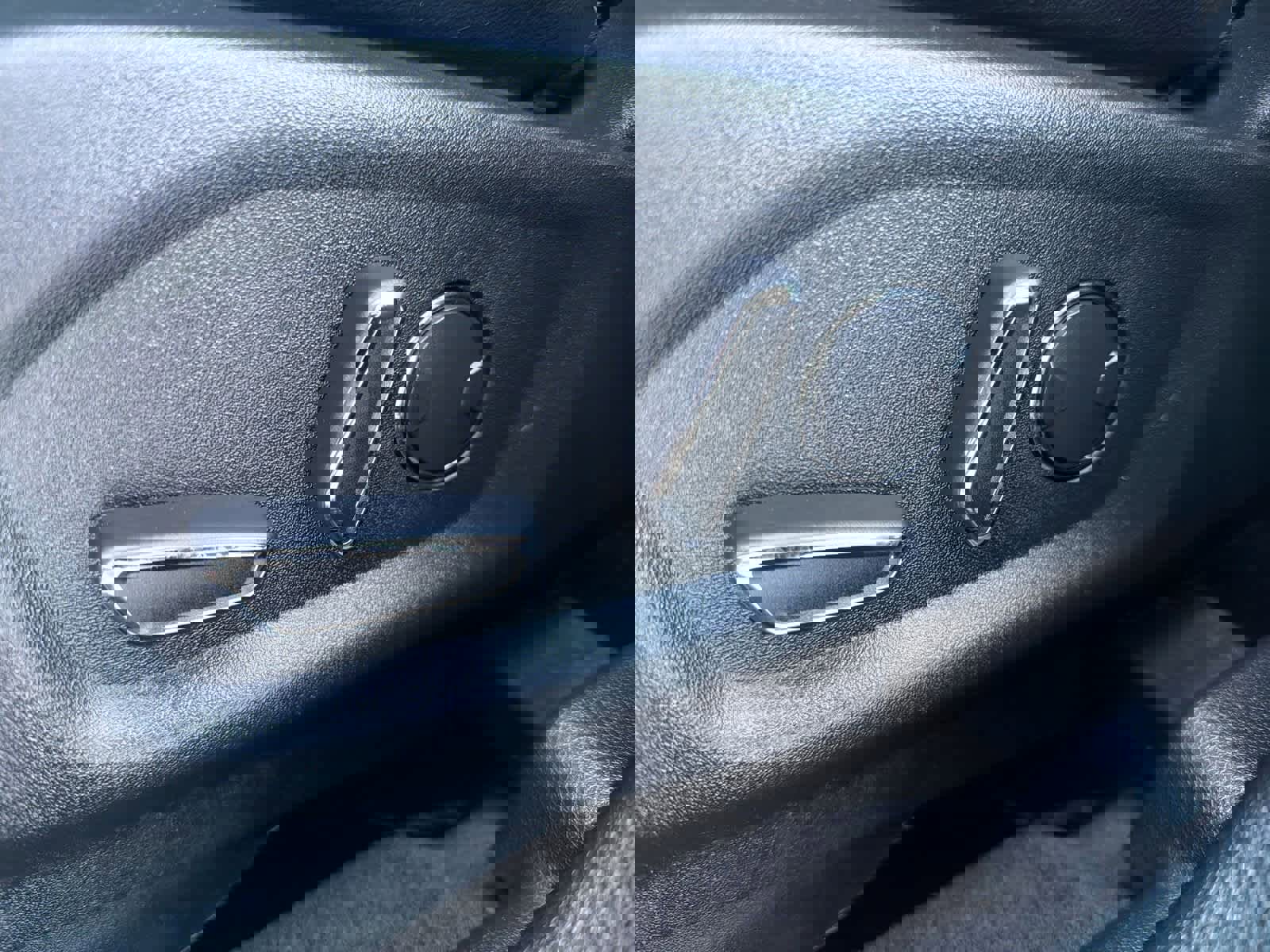 Used 2018 Ford Explorer XLT w/ Equipment Group 202A image 18