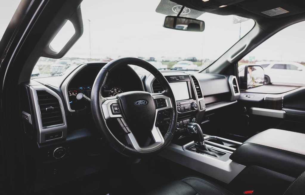 Used 2017 Ford F150 Lariat image 2