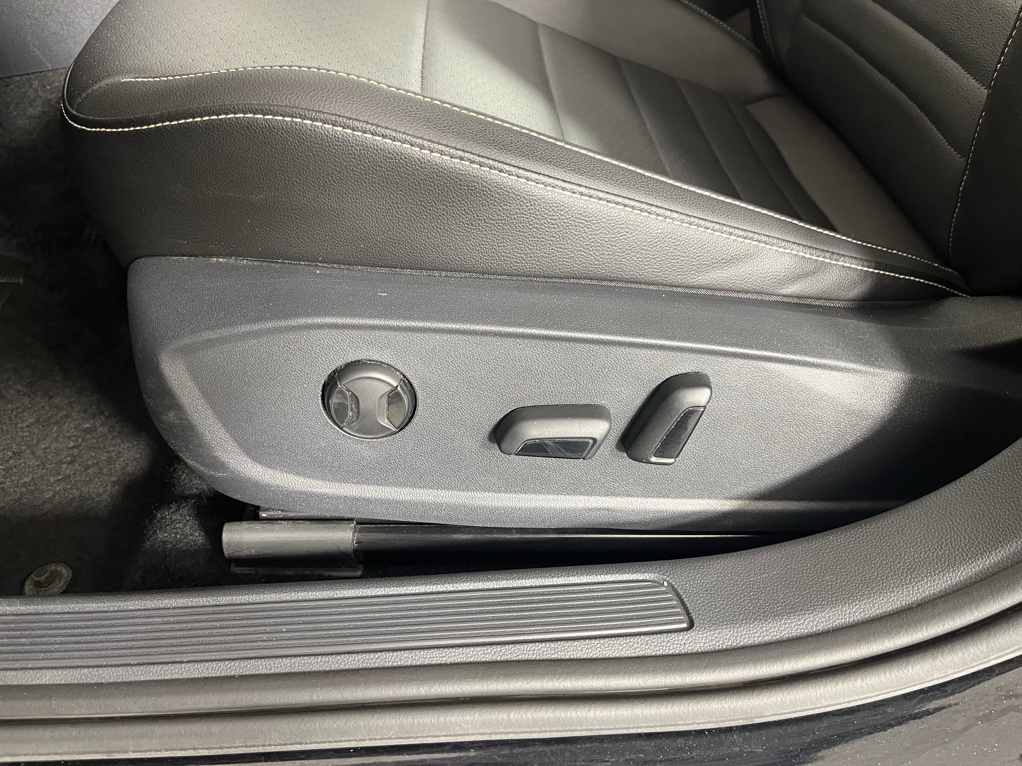 Certified 2023 Volkswagen Jetta SE w/ Panoramic Sunroof Package image 20