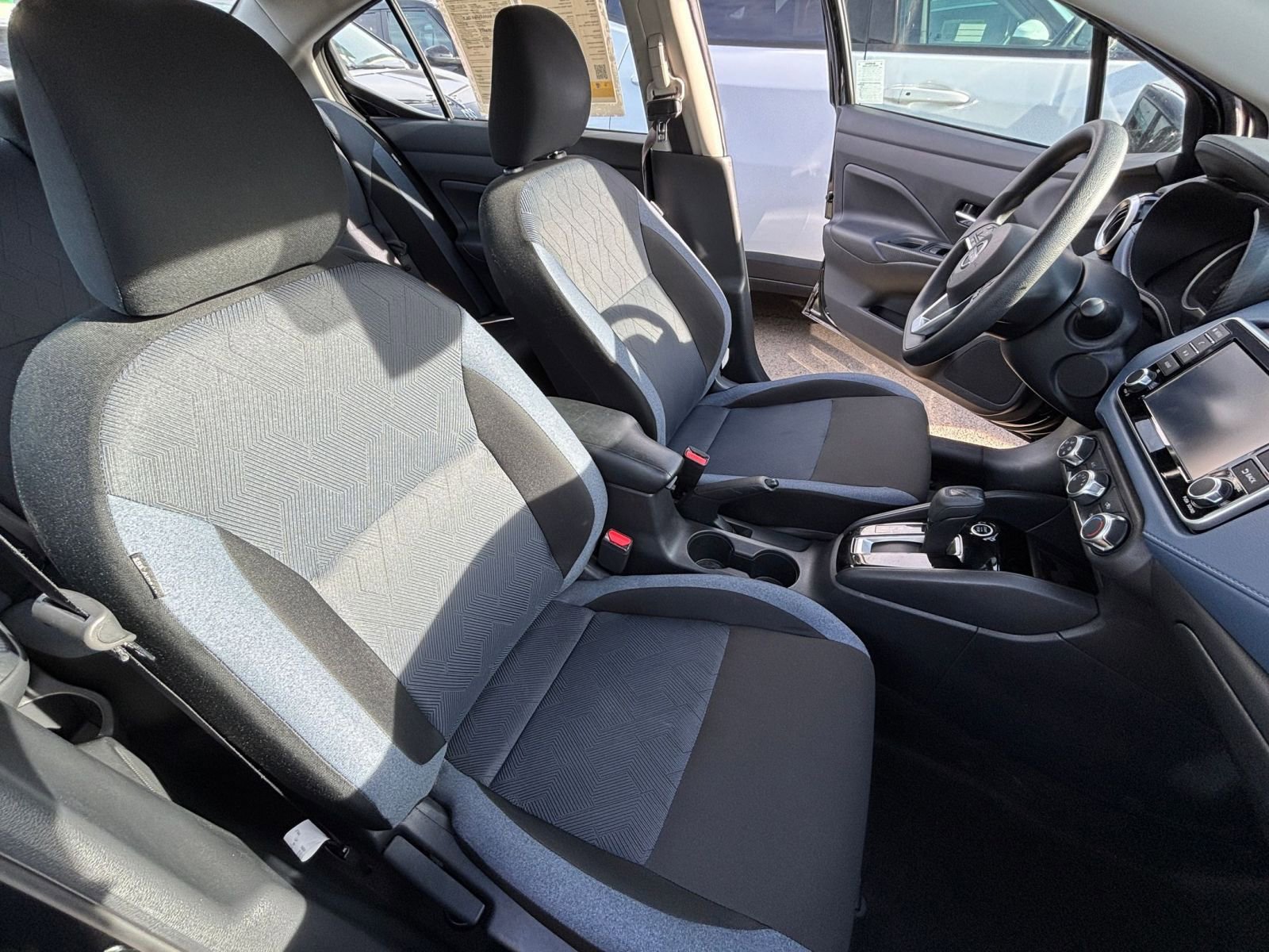 Used 2025 Nissan Versa SV image 37