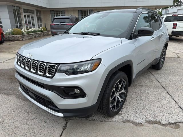 Used 2024 Jeep Compass Limited AWD/4WD image 2