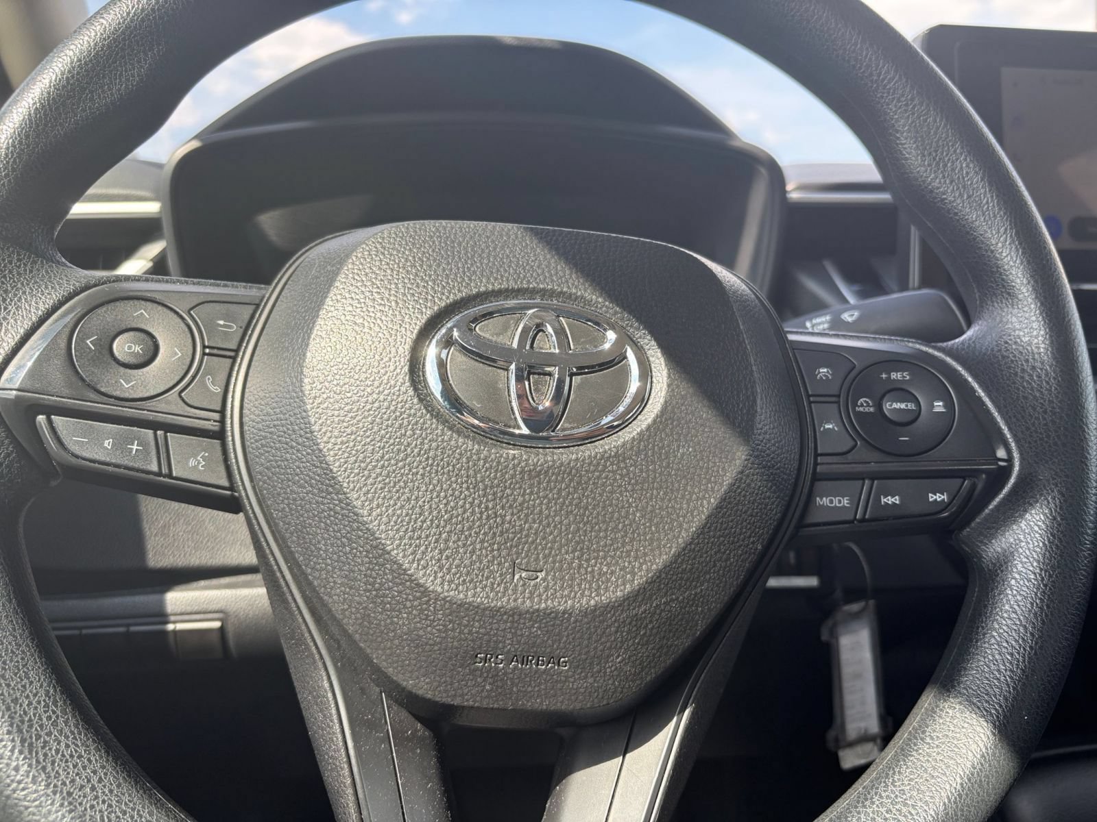 Used 2025 Toyota Corolla LE FWD image 25