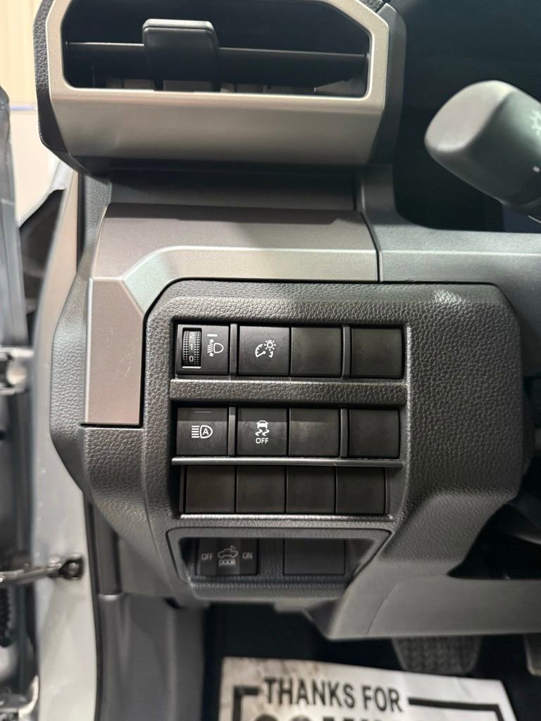 Used 2025 Toyota Tacoma SR5 AWD/4WD image 10