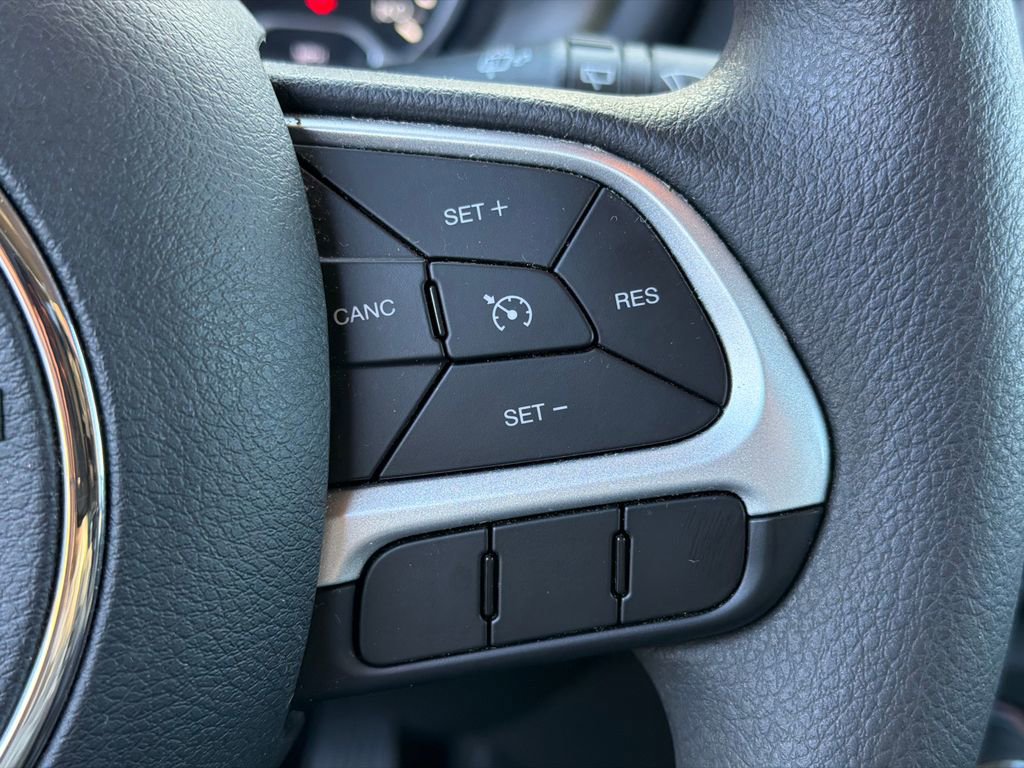 Used 2023 Jeep Renegade Latitude image 25