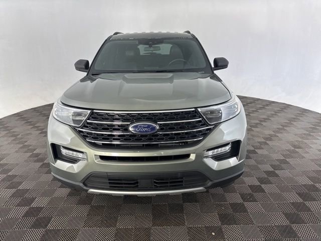 Used 2020 Ford Explorer XLT w/ Equipment Group 202A image 2