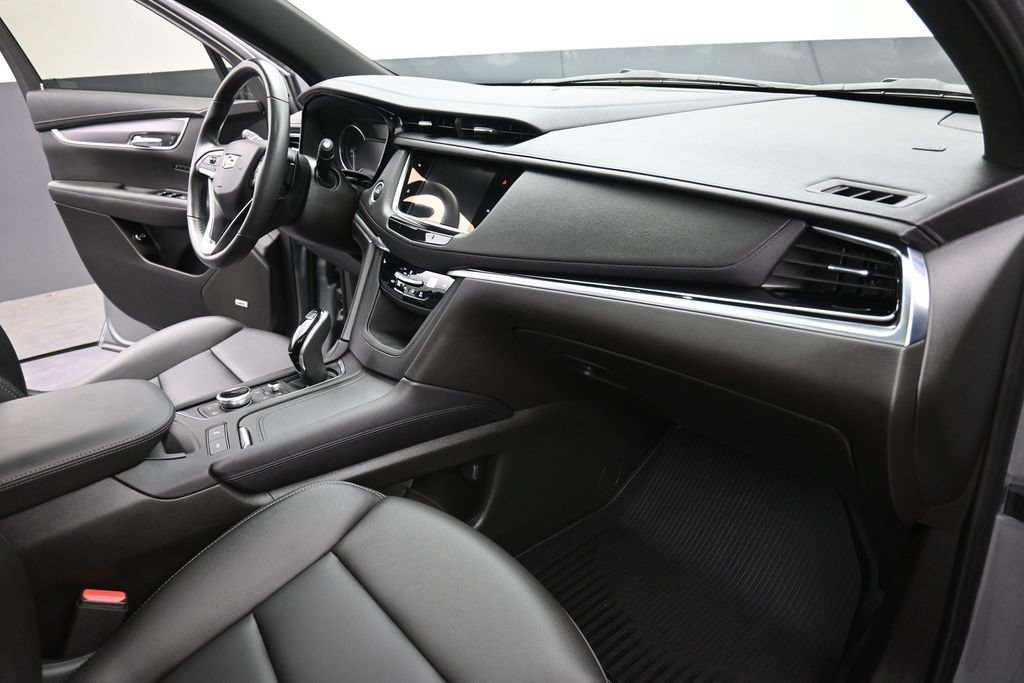 Used 2025 Cadillac XT6 Luxury FWD image 26