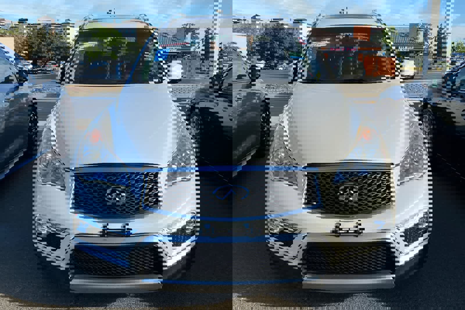 Used 2017 INFINITI QX50 AWD w/ Deluxe Touring Package image 2