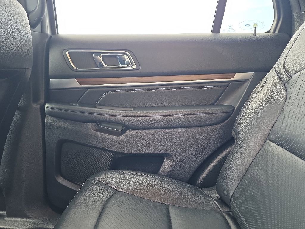 Used 2019 Ford Explorer Limited w/ Class III Trailer Tow Package FWD image 11