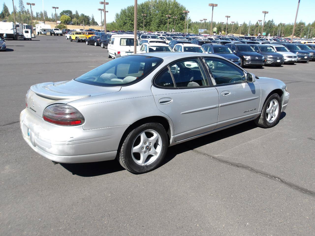 Used 2002 Pontiac Grand Prix SE w/ Widetrack Smart Pkg FWD image 5