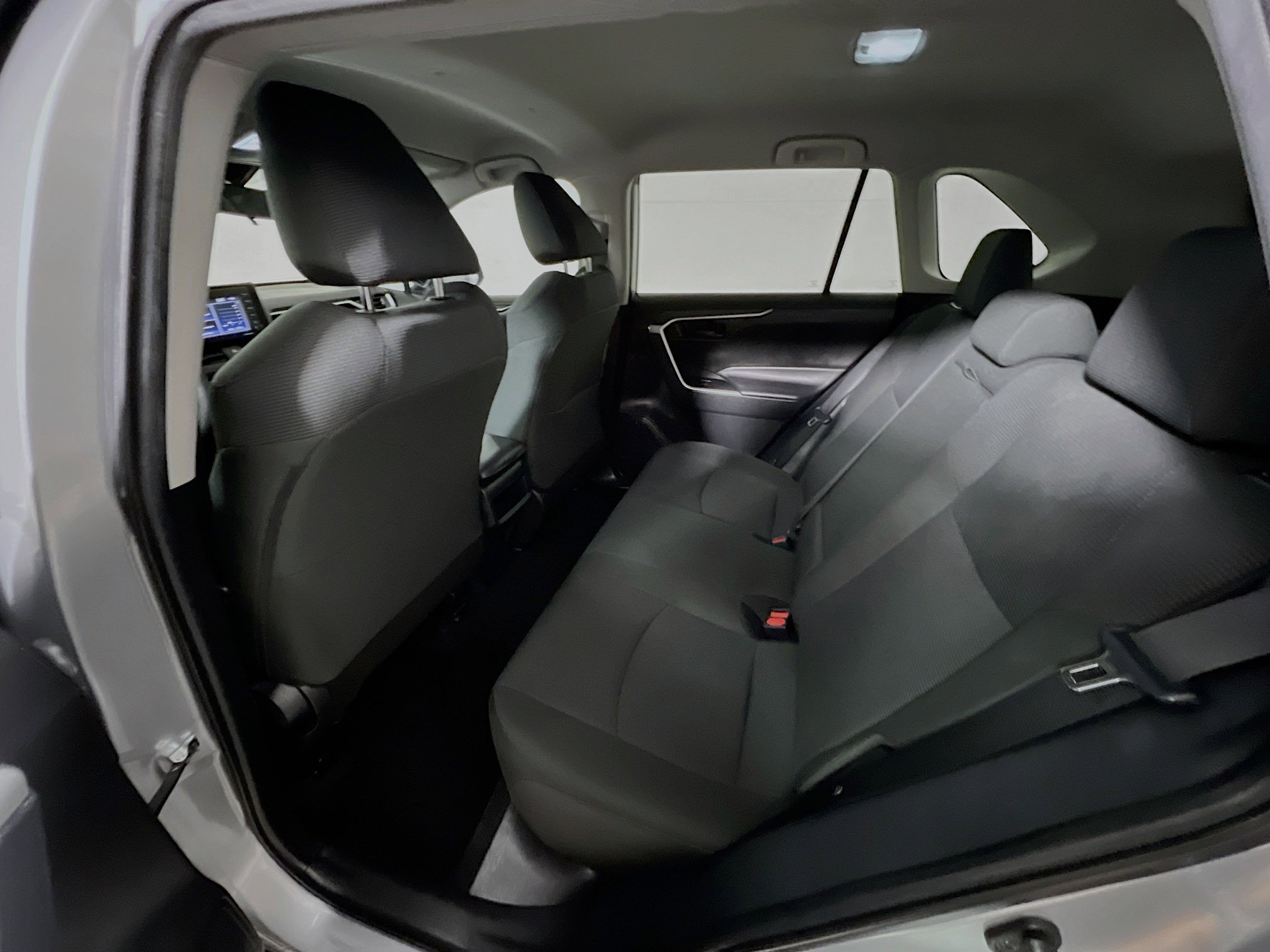 Used 2021 Toyota RAV4 LE image 29