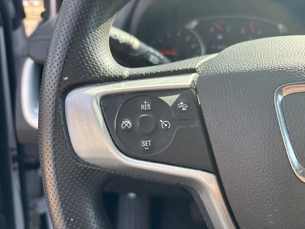 Used 2022 GMC Terrain SLE w/ Driver Convenience Package image 17