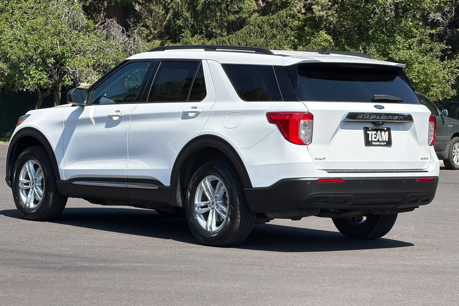Used 2021 Ford Explorer XLT AWD/4WD image 6