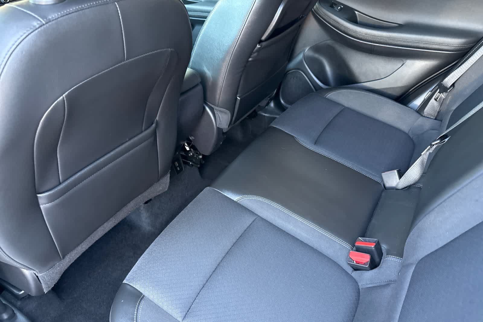 Used 2023 Buick Encore GX Preferred w/ Cold Weather Comfort Package FWD image 11