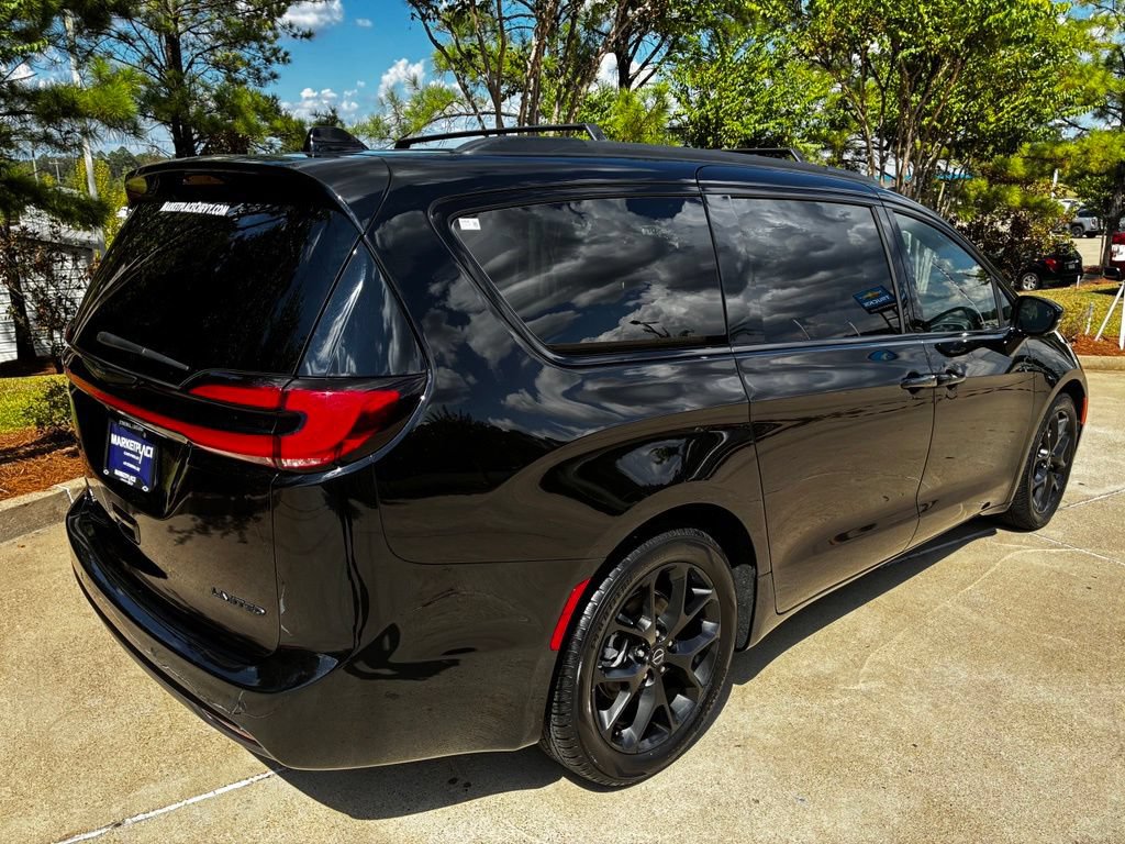 Used 2025 Chrysler Pacifica Limited FWD image 6
