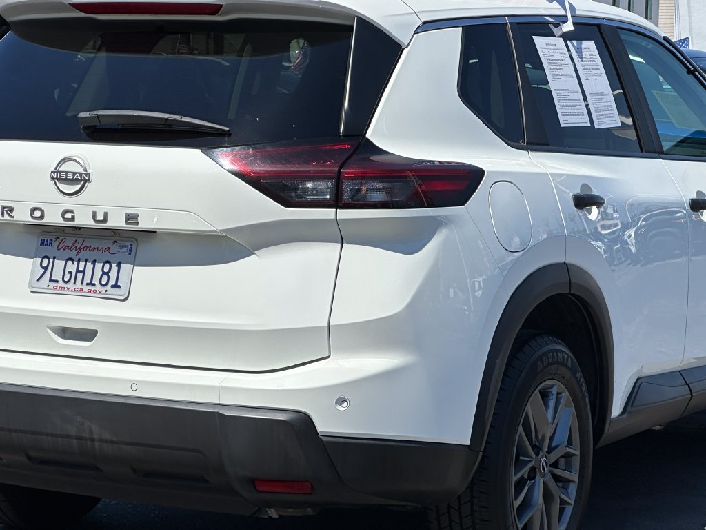 Used 2024 Nissan Rogue S FWD image 8